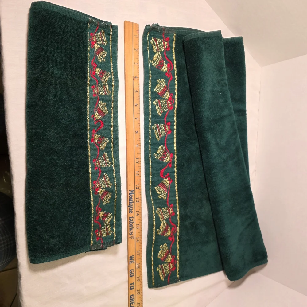 JCPenney Vintage Holiday Set of 2 Display Towels